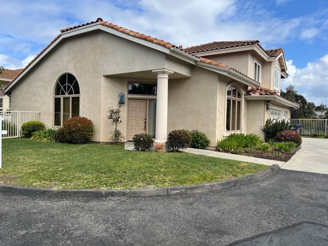 Primary Photo - 4bd/2.5ba Home in the Desirable Fire Mount...