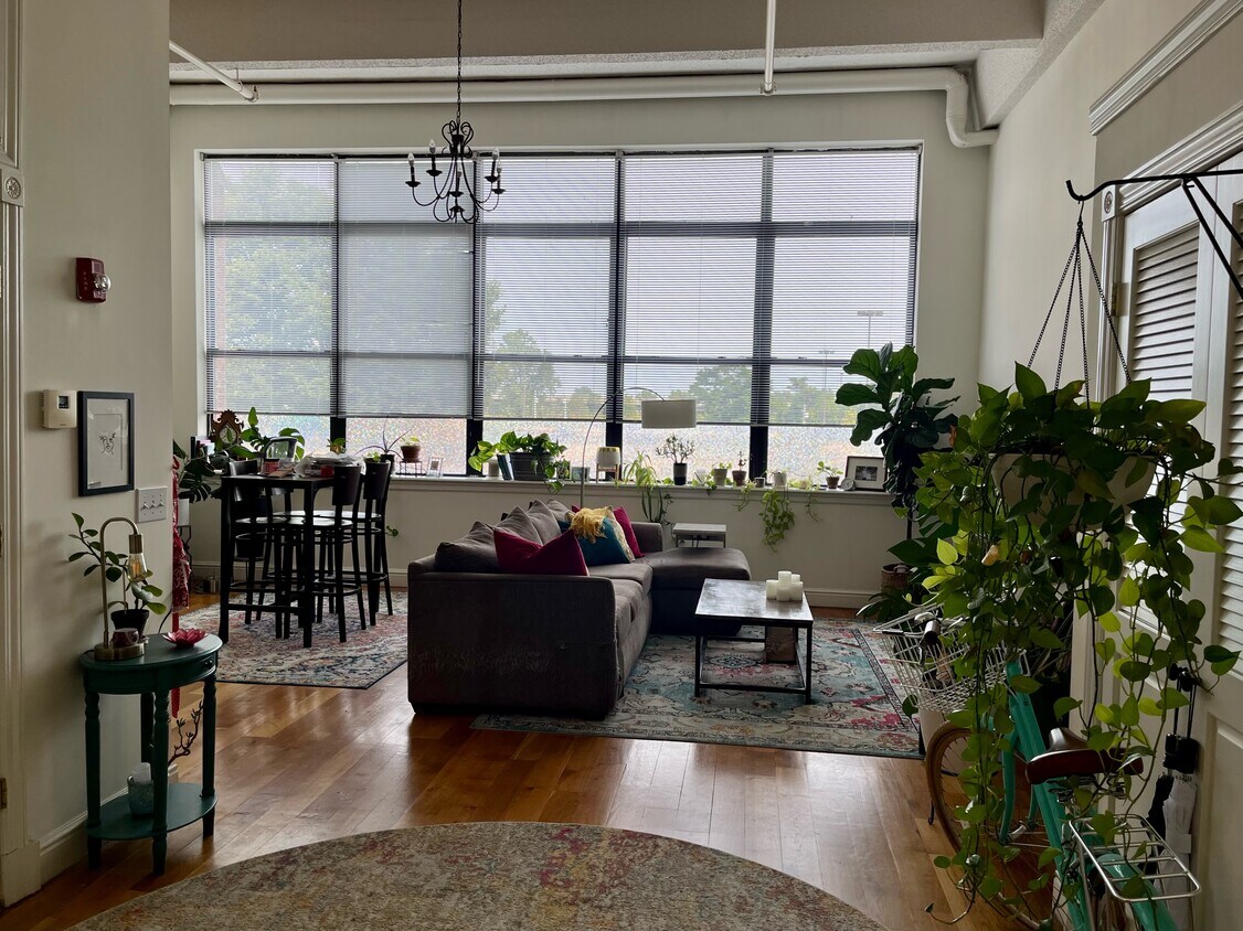 Primary Photo - 300 Communipaw Ave
