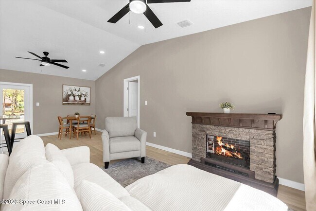 Building Photo - 4840 Mango Ave