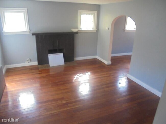 Building Photo - 3 br, 1 bath Duplex - 3001 Glen Mawr Stree...