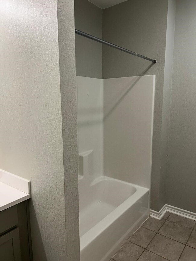 Building Photo - 8602 Alsuma St