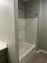 Building Photo - 8602 Alsuma St