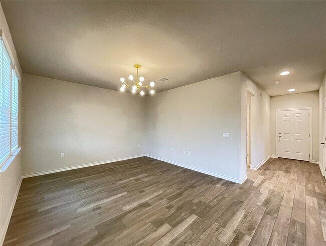 Foto del edificio - 1603 Denesa Dr