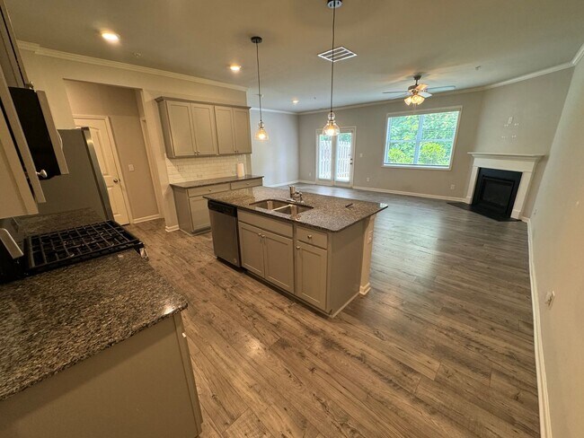 Building Photo - Modern 3/2.5 Townhome in Woodstock- $2,350...