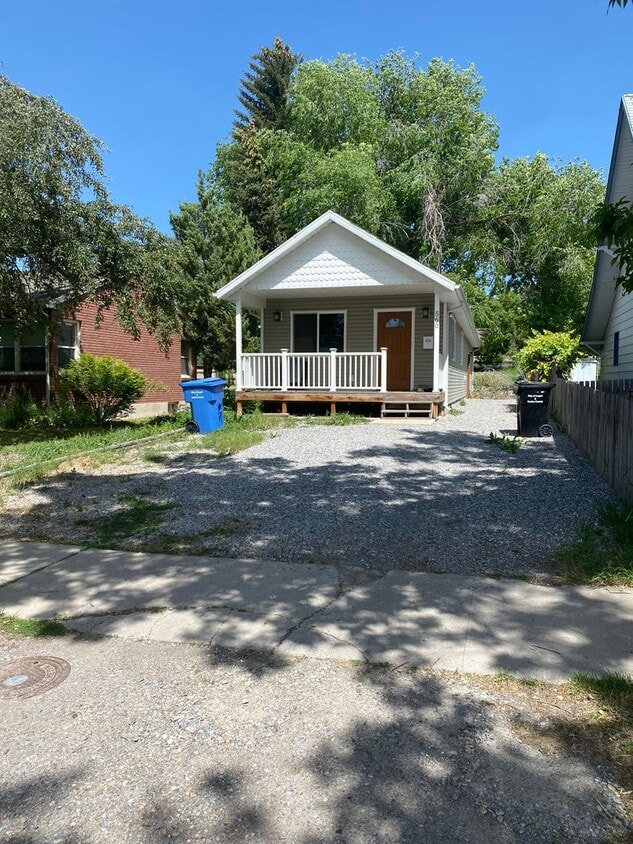 Primary Photo - Charming 4 br house in Logan! Single level...