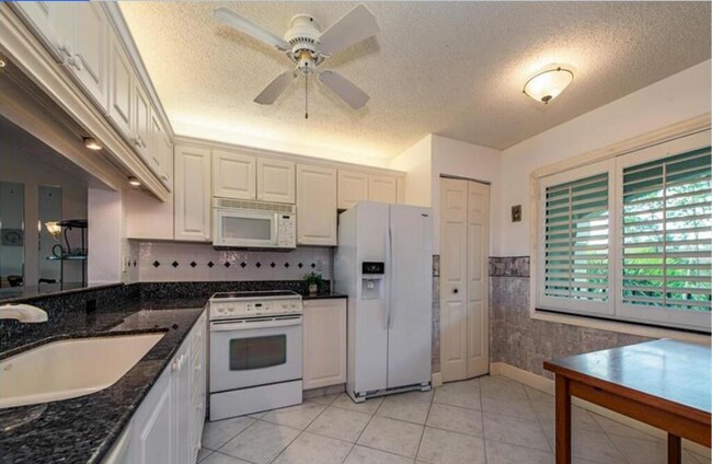 Foto del edificio - Wonderful 2/2 Condo -Deauville Lake Club -...