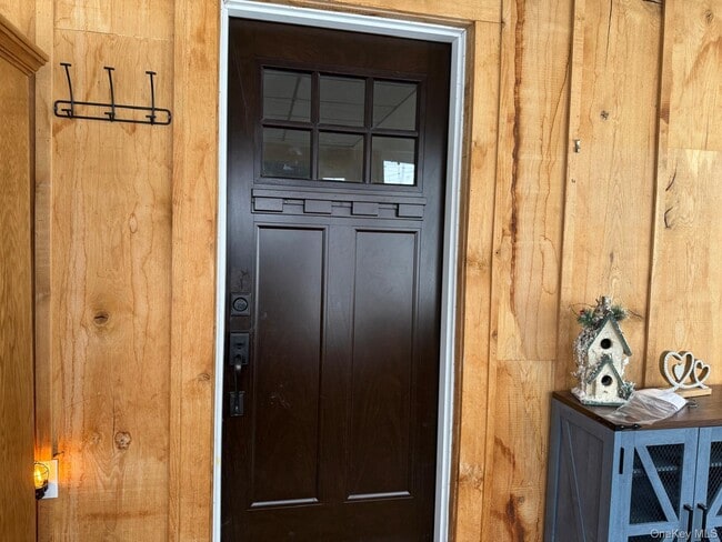 Building Photo - 41 Clove Rd