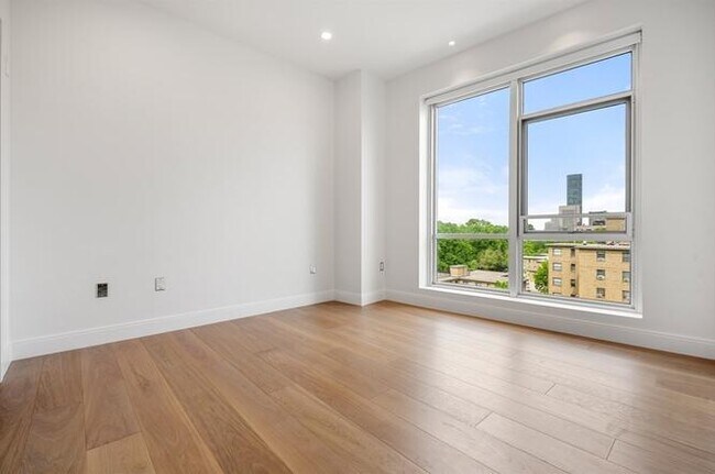 Foto del edificio - 700 Harrison Ave