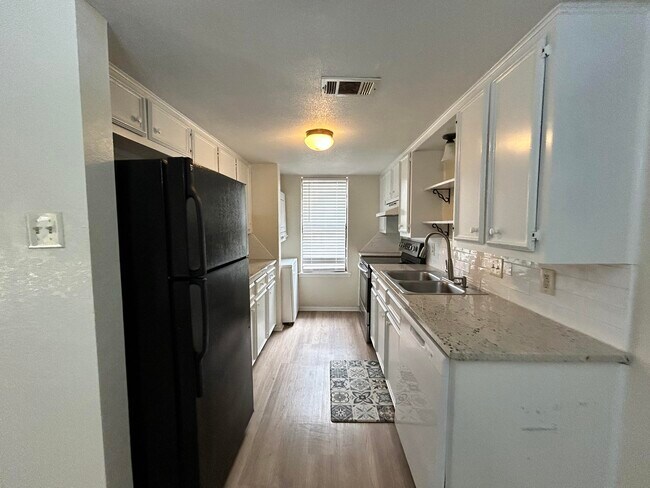Foto del edificio - 8601 Memphis Dr