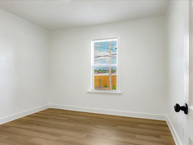 Building Photo - 41 N Bingham St