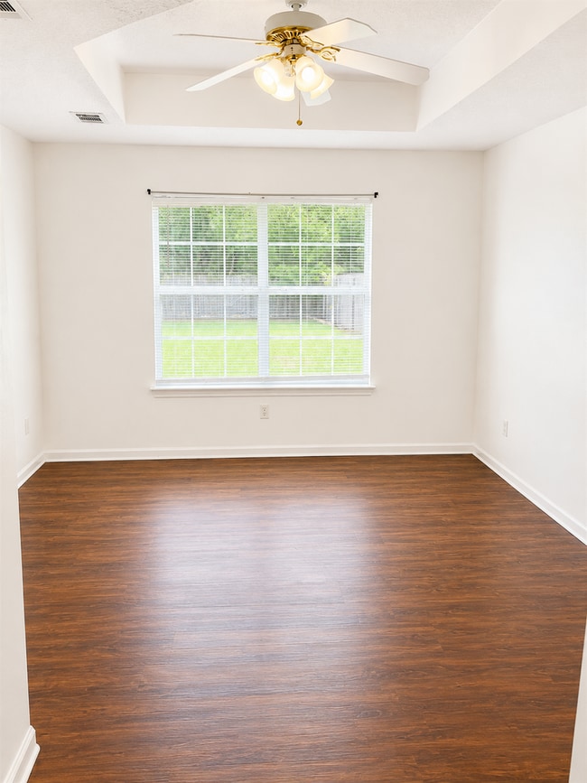 Building Photo - Charming 3-Bedroom Home Near Kings Bay Naval Base!
