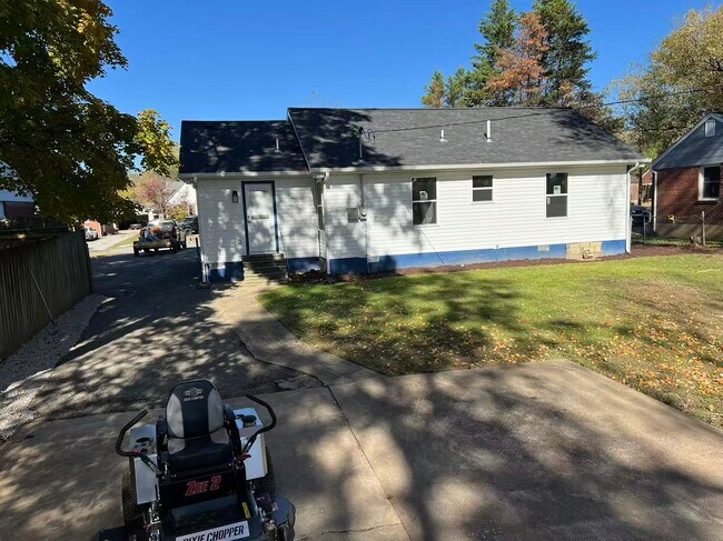 Foto del edificio - 1315 Mercury Dr