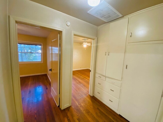 Building Photo - Lovely Modesto Home!