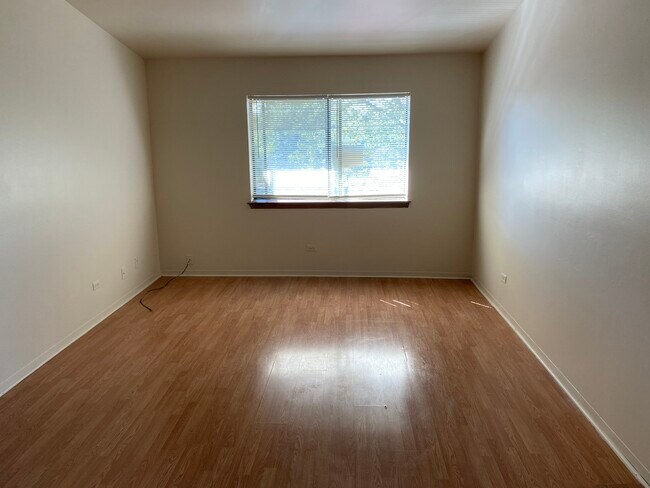 Living Room - 700 Inland Cir