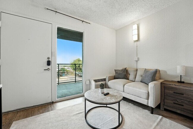 Building Photo - 824 Camino La Costa