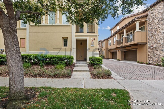 Building Photo - 553 Heligan Ln