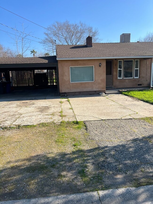 Building Photo - Oroville-3 bedroom 1 bath, 60's charmer, s...