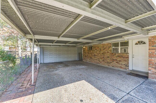 Building Photo - 8910 Bace Dr