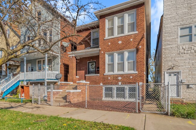 Building Photo - 8449 S Brandon Ave