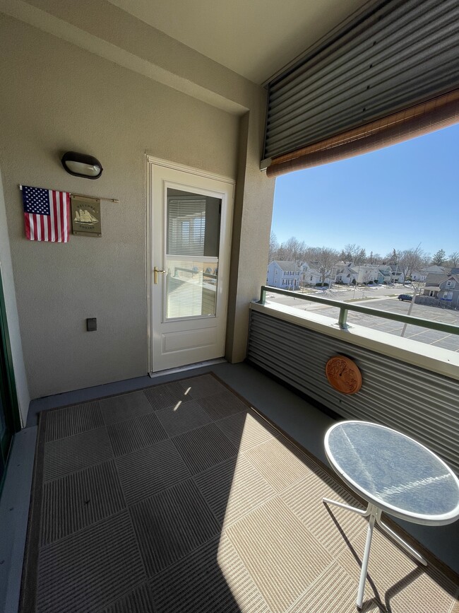 Building Photo - 400 N Richmond St