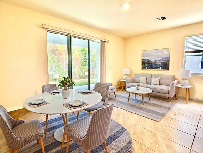 Foto del edificio - Fresh, modern & convenient 3Bedrooms/2.5Baths home in Daytona Beach!