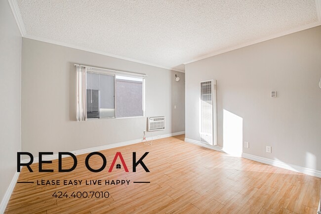 Building Photo - 15405 Vanowen St