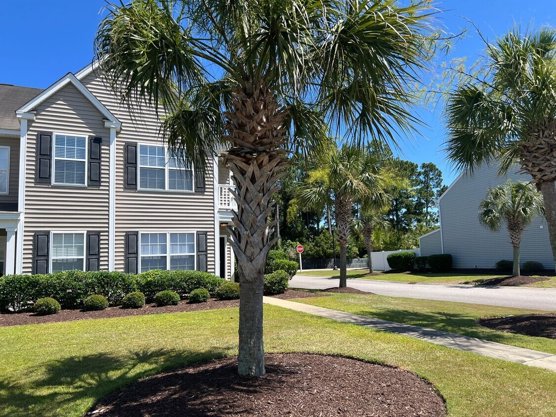 Beautiful 4 Bedroom, 3.5 Bath, Pet Friendl... - Beautiful 4 Bedroom, 3.5 Bath, Pet Friendl...
