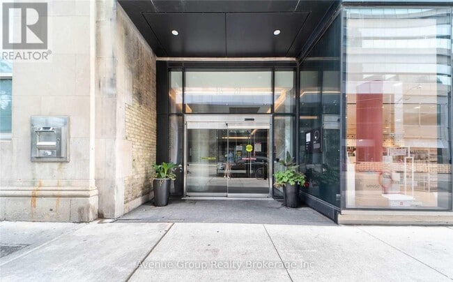 Building Photo - 215 Queen St W