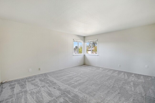 Building Photo - 2016 Fairmont Dr