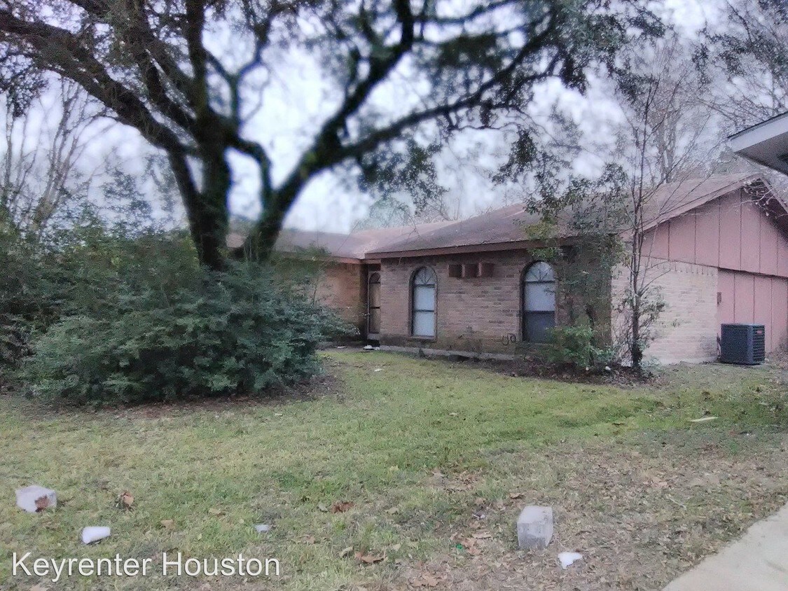 Building Photo - 5410 Hickory Forest Dr