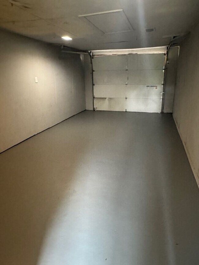 Foto del edificio - Three Bedroom, One Bath