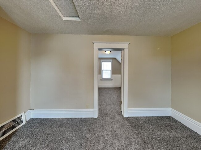 Building Photo - COMING SOON!! 2 Bedroom, 1 Bathroom House in South St. Paul!