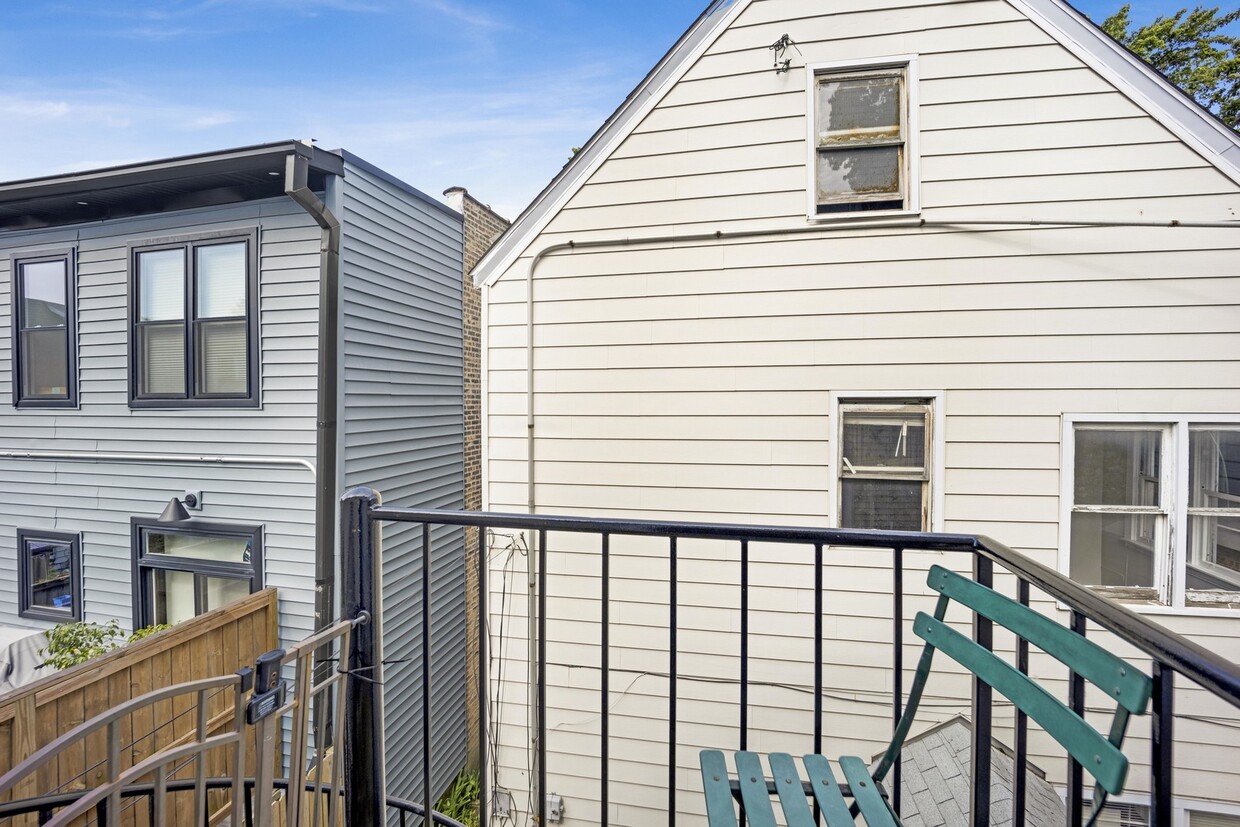 Primary Photo - 2919 N Seeley Ave