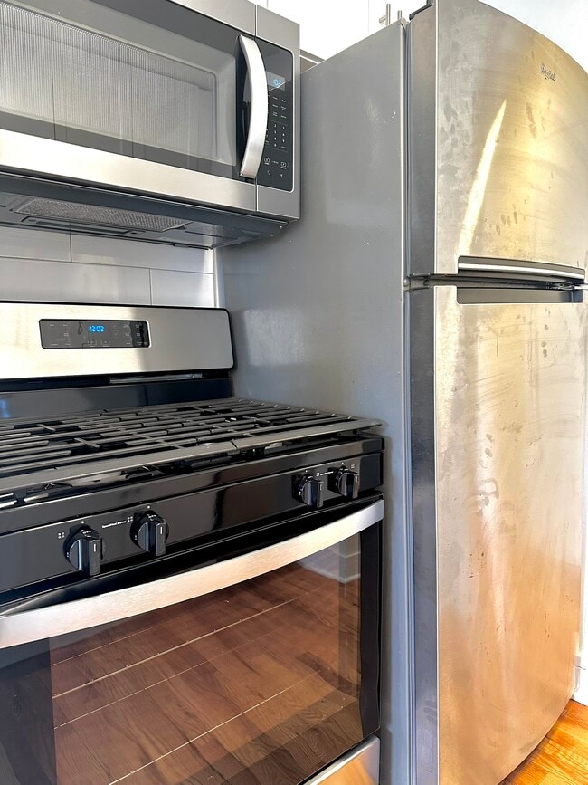 6954 Sheridan Sample Unit - 6954 Sheridan