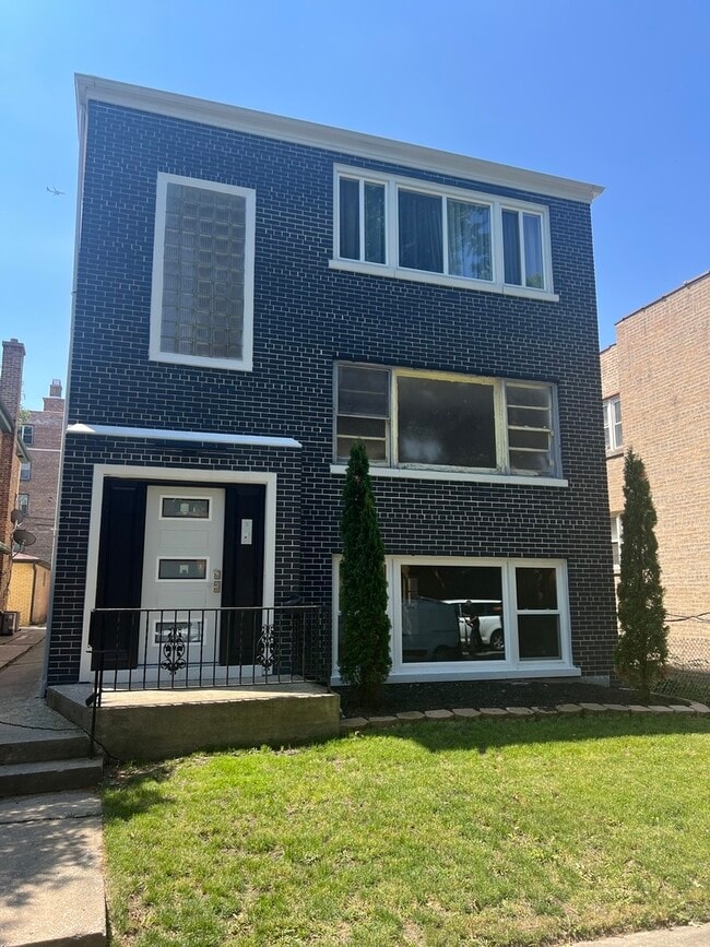 Building Photo - 2607 W Rascher Ave