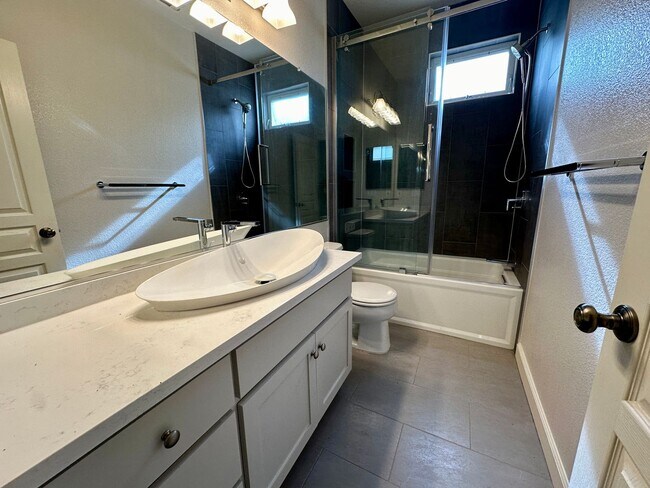 Building Photo - REMODELED TOWNHOME WITH THOUGHTFUL UPGRADE...