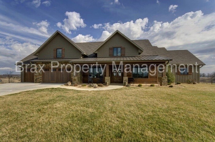 Primary Photo - 825 Legacy Farm Rd