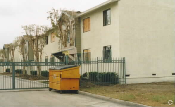 Building Photo - Wrightwood Villas