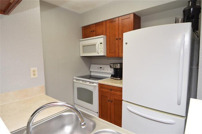 Building Photo - 8718 Mallard Reserve Dr