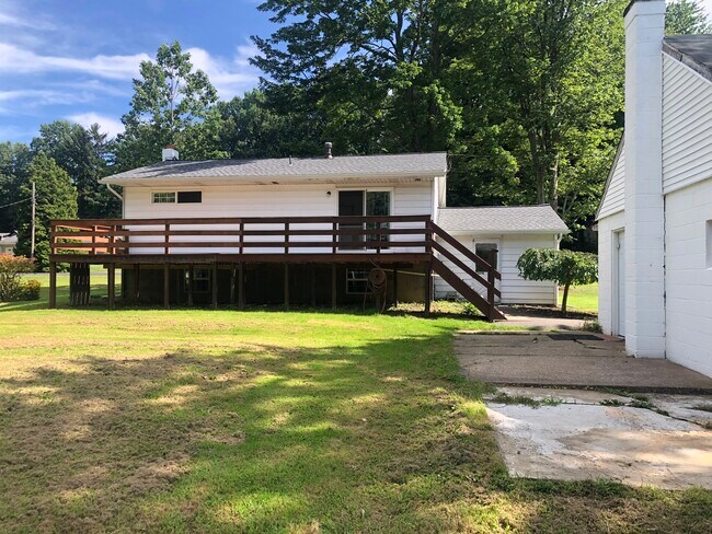 Puerta trasera corrediza que da al comedor y a la terraza de 12 x 30, la parte trasera del garaje está a la derecha. - 3243 Hemlock Dr