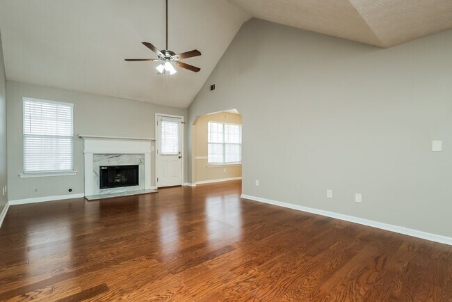 Foto del edificio - 50 Brandon Dr