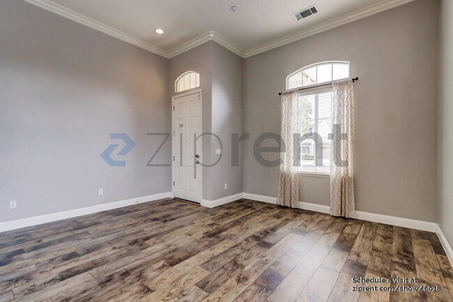 Foto del edificio - 665 Ray St