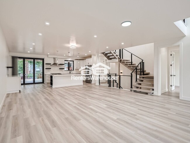 Building Photo - 3595 Darley Ave