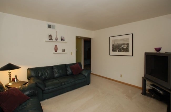  - 3833 S 76th St