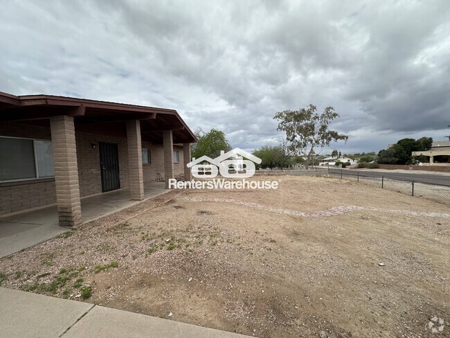 Building Photo - 1427 E Paseo Way