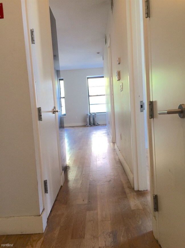 Building Photo - 544 Throop Ave