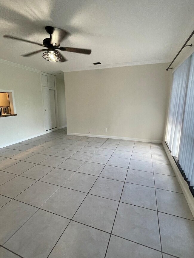 Foto del edificio - 6101 NW 18th St