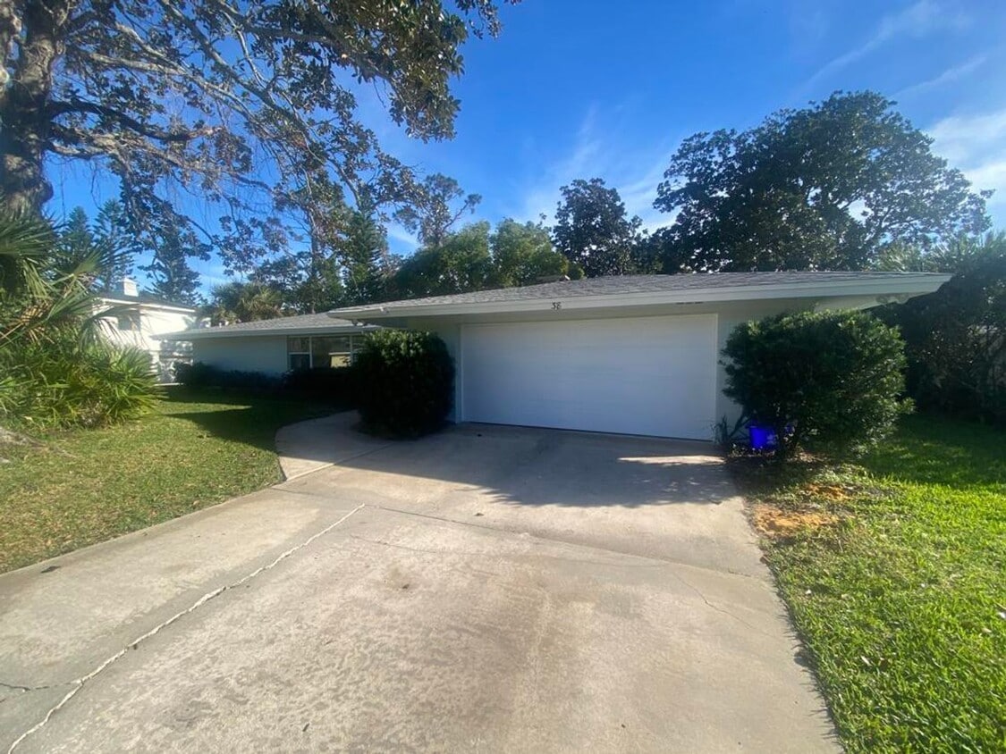 Primary Photo - Spacious Ormond Beachside Home