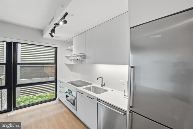 Foto del edificio - 1625 Eckington Pl NE