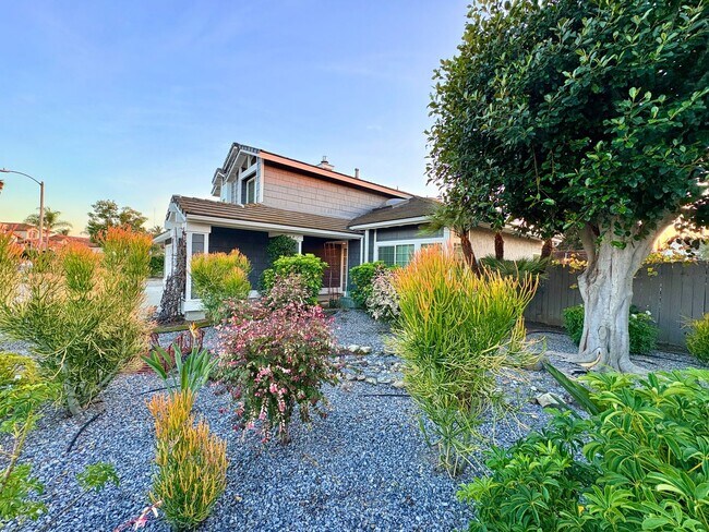 Building Photo - Beautiful Two Story Home with Large Yard - Oceanside